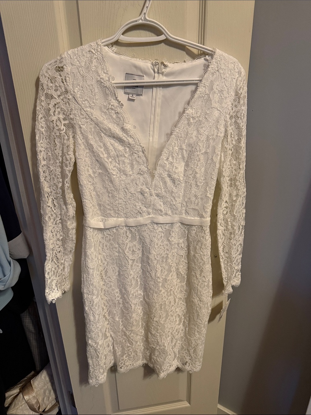 Classic White Lace V-Neck Long Sleeve Dress